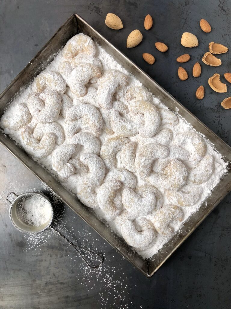 Sprinkling icing sugar on cookies