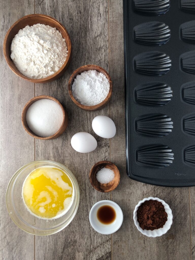 Flour, sugar, icing sugar, eggs, butter, salt, vanilla and cocoa.